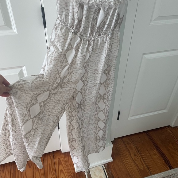 Adorable off the shoulder swimsuit coverup romper - Picture 4 of 5